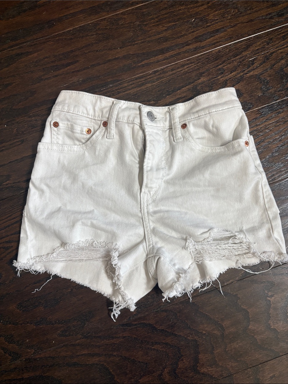 White Distressed High-rise Women's Denim Levi’s Shorts size 25